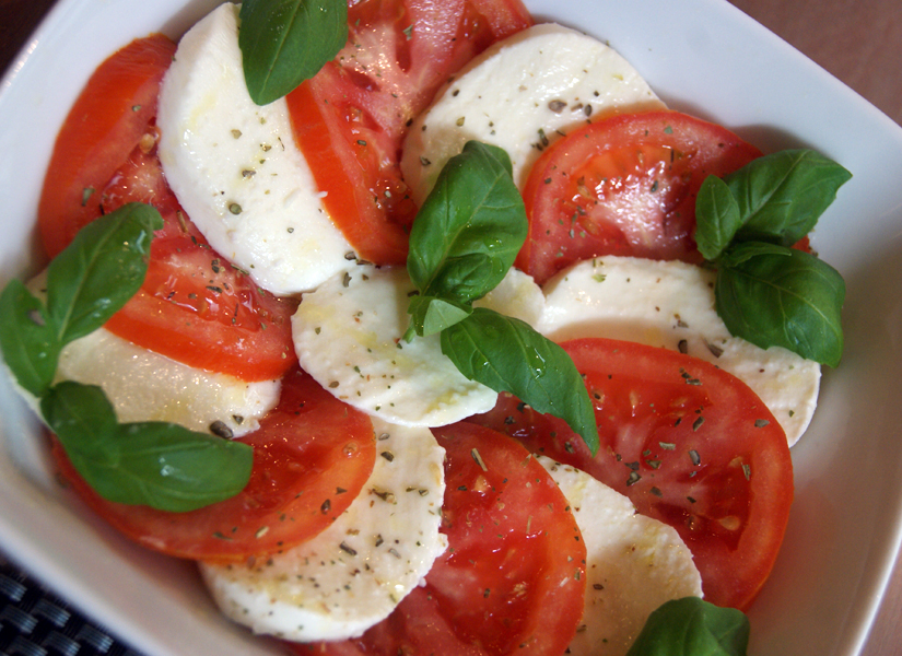 Caprese - Mozarella z pomidorami