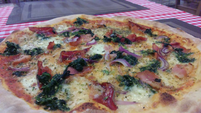 Nowe pizze z wyjątkową świeżą mozzarellą.